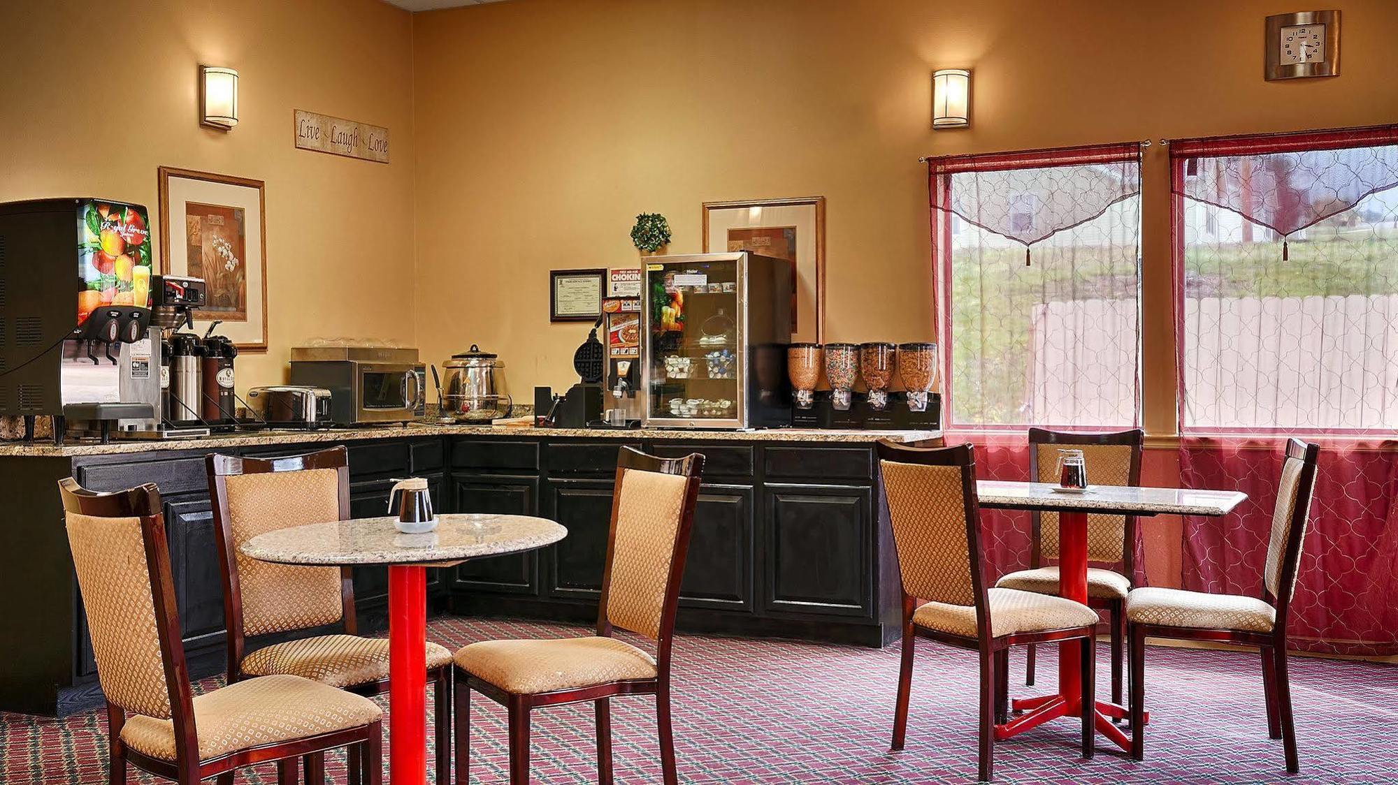 Econo Lodge Inn & Suites Fort Oglethorpe Restoran gambar